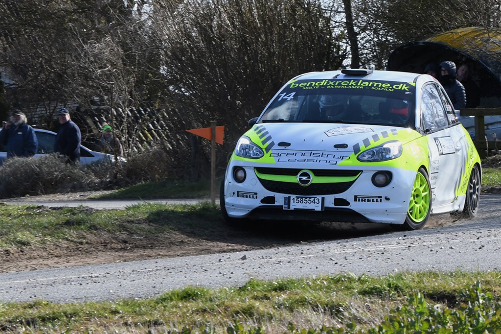 Opel-holdet kørte tæt på kanterne i svingene for at holde maksimal fart på prøverne og køre hurtigt nok til en samlet fjerdeplads i RC4-klassen.
(Foto: Morten Dam/specialpressen@gmail.com)